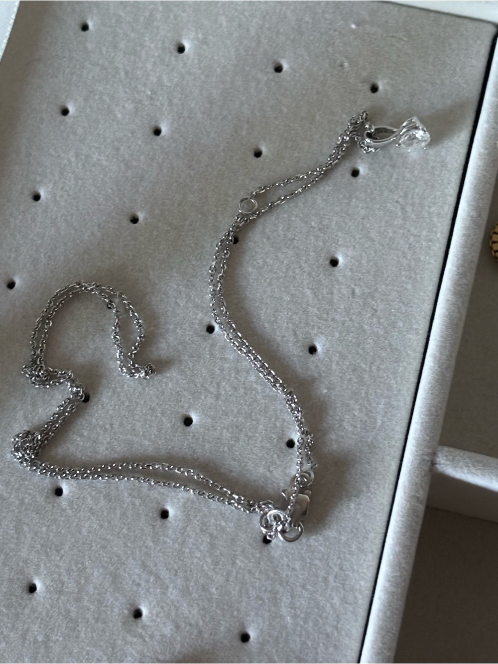 Classic Solitaire Pendant 14 k white gold necklace - Picture 6 of 7